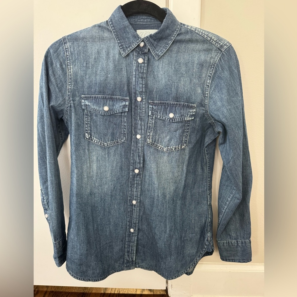 JCREW Slim-fit chambray shirt. Size 00. NWT